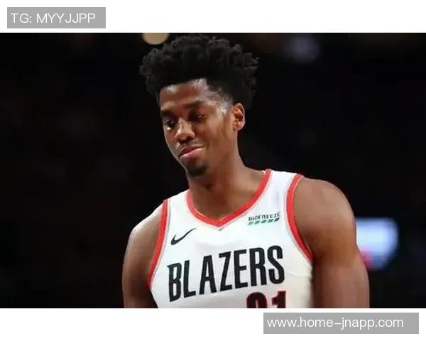 安芬尼西蒙斯女友现场带娃观战颜值如何网友热议